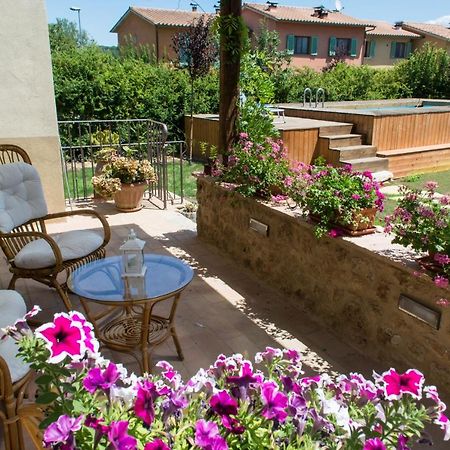 Antica Casa Del Glicine Apartment Poggibonsi Bagian luar foto