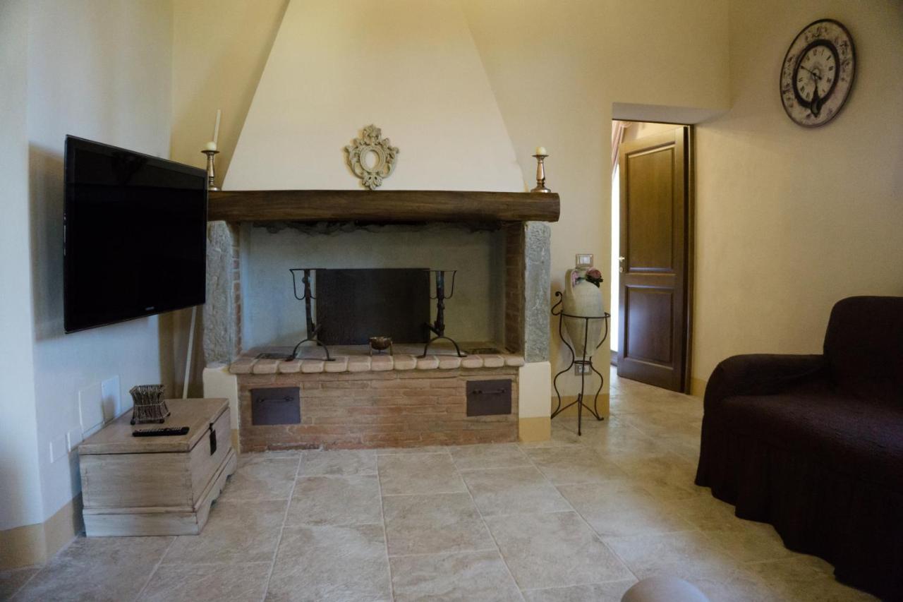 Antica Casa Del Glicine Apartment Poggibonsi Bagian luar foto
