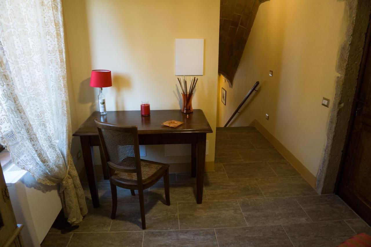 Antica Casa Del Glicine Apartment Poggibonsi Bagian luar foto