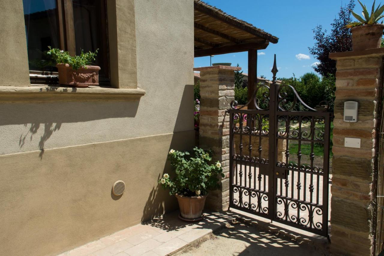 Antica Casa Del Glicine Apartment Poggibonsi Bagian luar foto