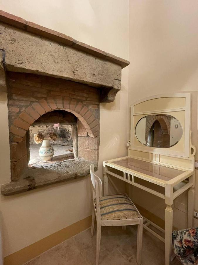 Antica Casa Del Glicine Apartment Poggibonsi Bagian luar foto