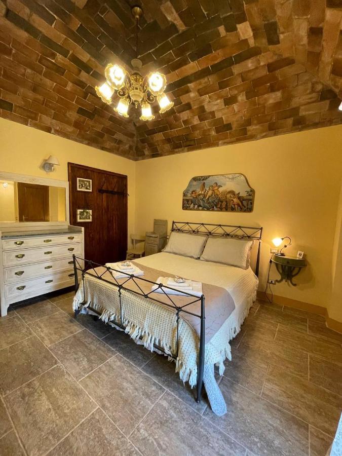 Antica Casa Del Glicine Apartment Poggibonsi Bagian luar foto