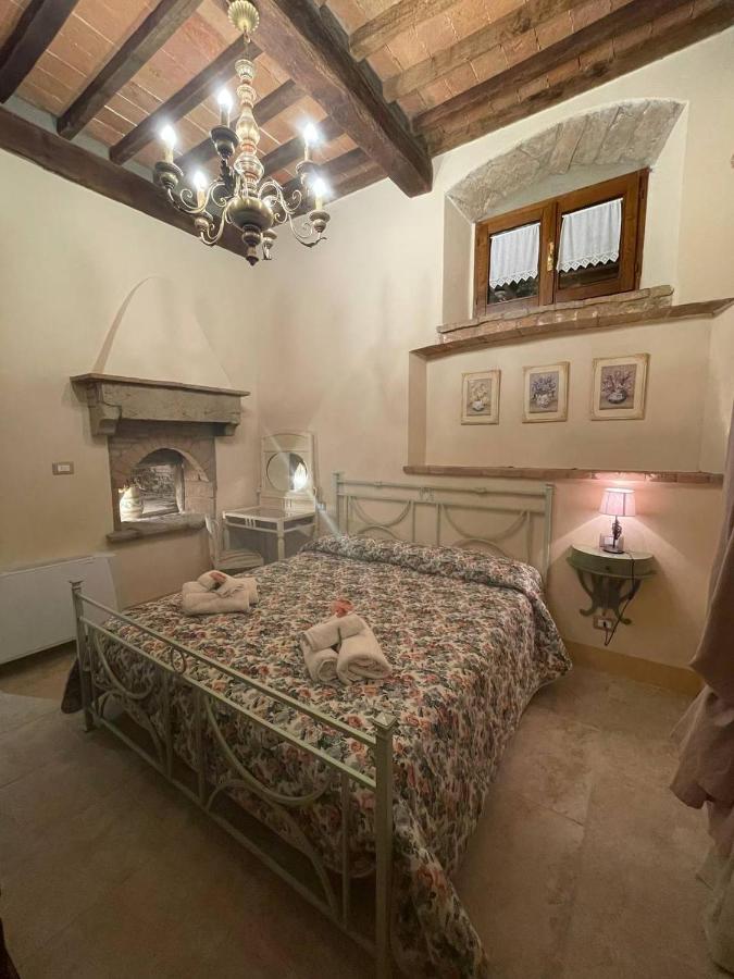 Antica Casa Del Glicine Apartment Poggibonsi Bagian luar foto