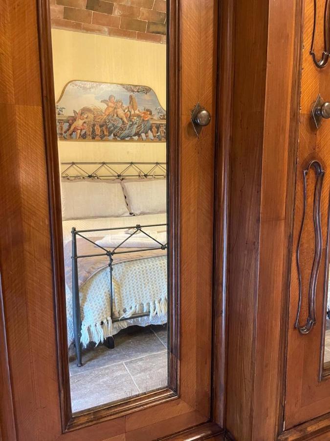 Antica Casa Del Glicine Apartment Poggibonsi Bagian luar foto